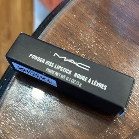 MAC COSMETICS POWDER KISS LIPSTICK stay curious one count new in box - Picture 4 of 5